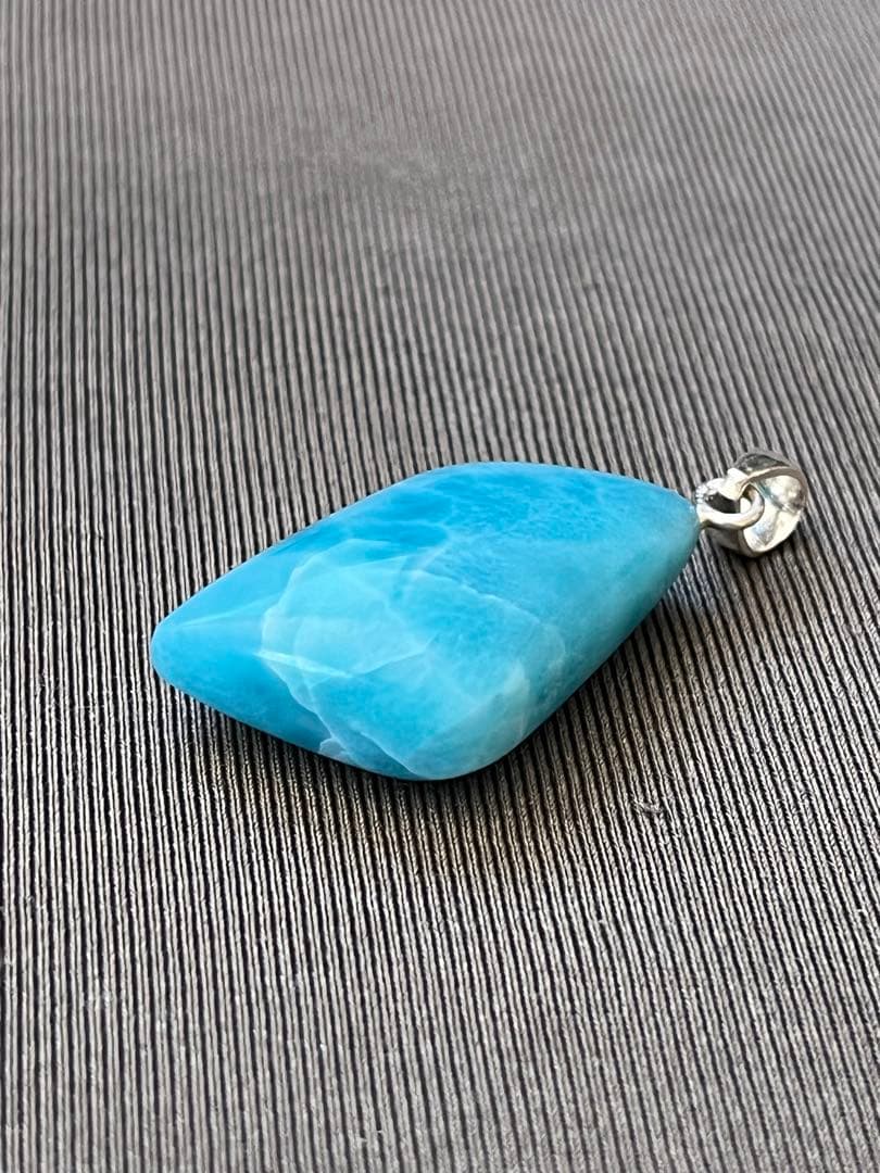 天然石ラリマー☆高品質！ひし型ペンダントトップ☆マリンブルー＆形が美しい！