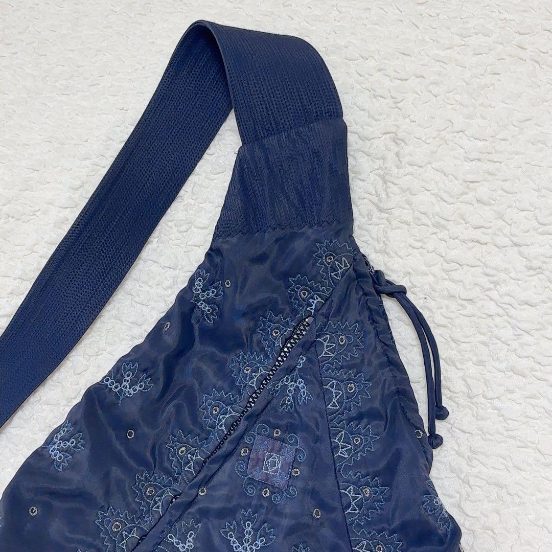 HAAT TAMASHA イッセイミヤケ 刺繍 ボディバッグ ショルダーバッグ