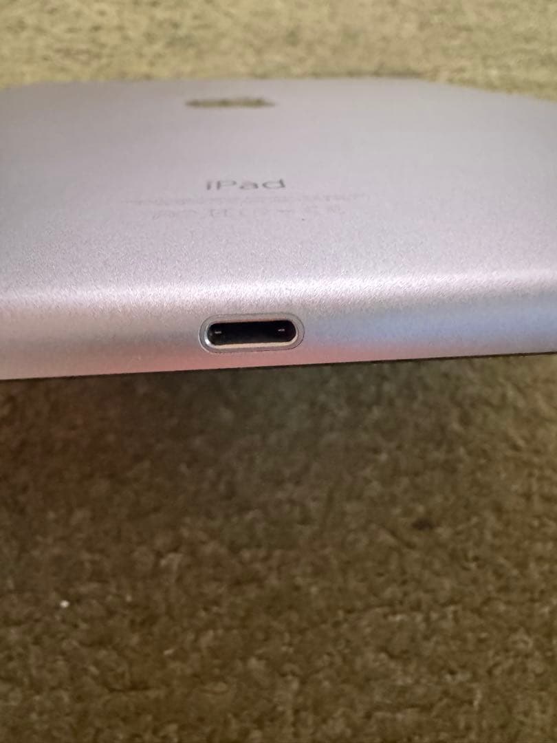 Apple iPad シルバー 本体　　128GB