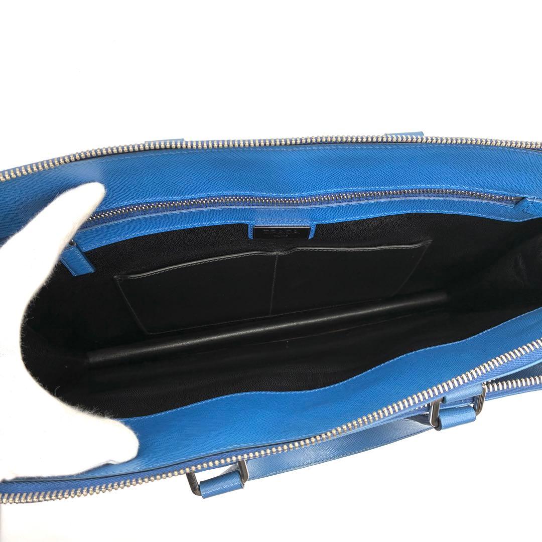 極美品 プラダ ビジネスバッグ 三角ロゴ サフィアーノレザー 白タグ ブルー