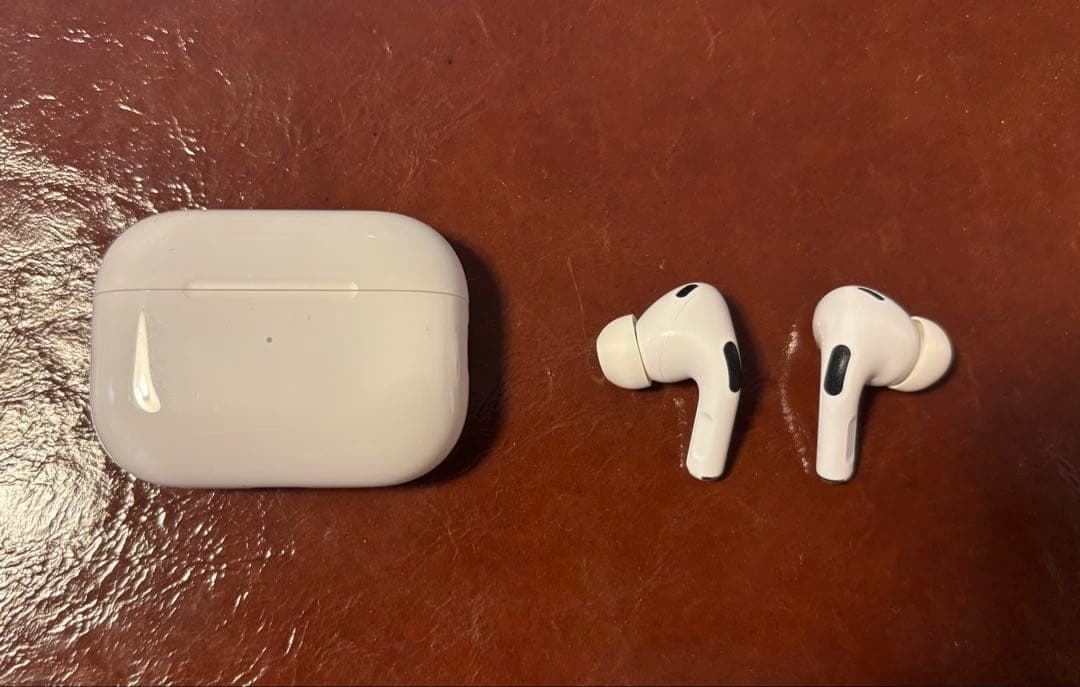 AirPods Pro 2 第2世代 USB-C充電 esrケース付き