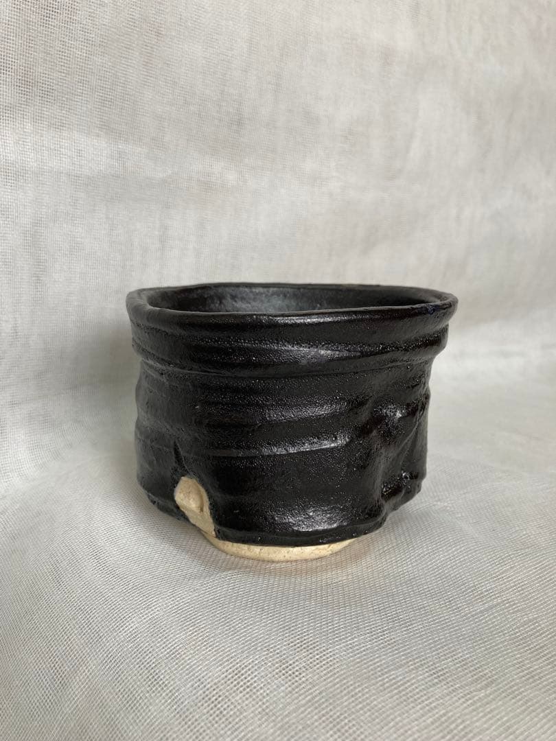 瀬戸焼／変形黒織部茶碗／B35