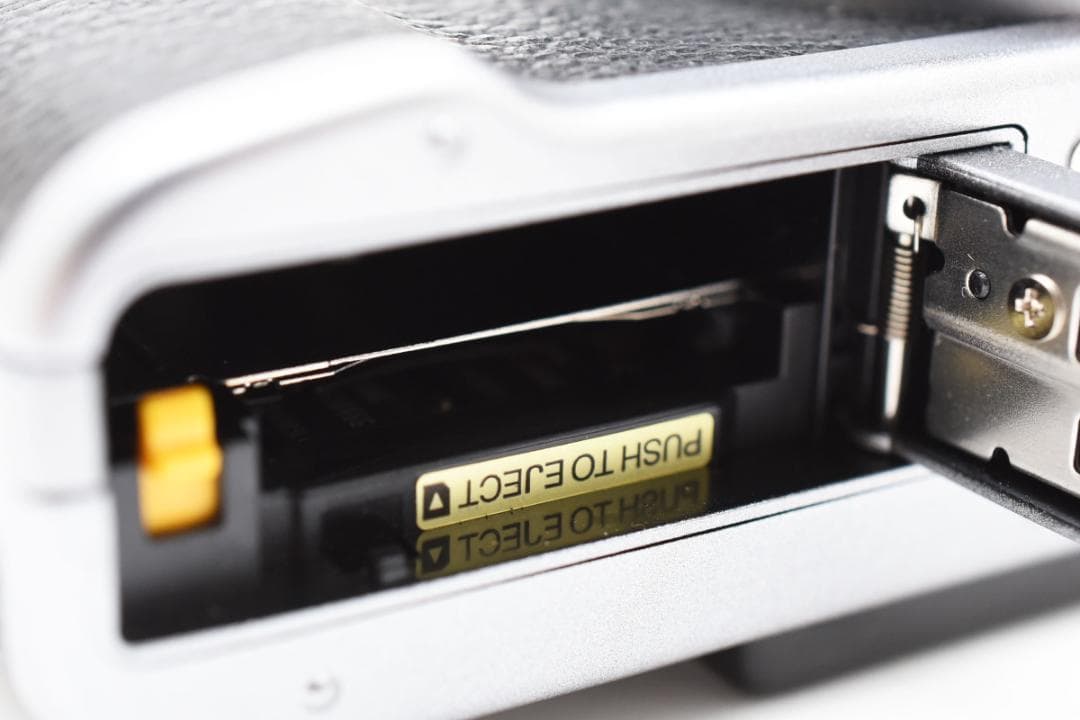 ■美品■ 富士フィルム　FUJIFILM X20　768