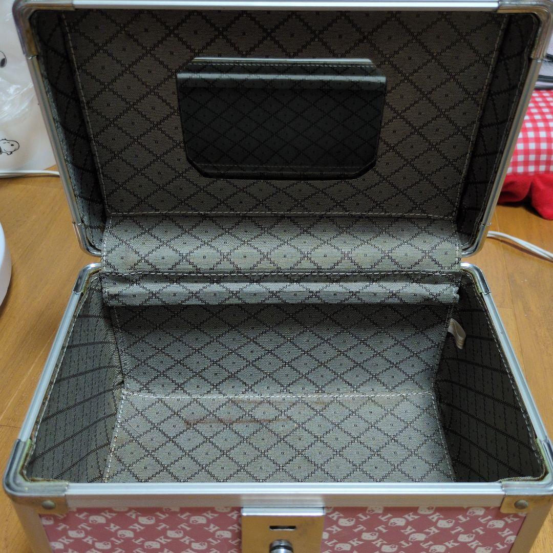 キティちゃん　ブランド風メイクボックス　化粧箱　ピンク　シルバー