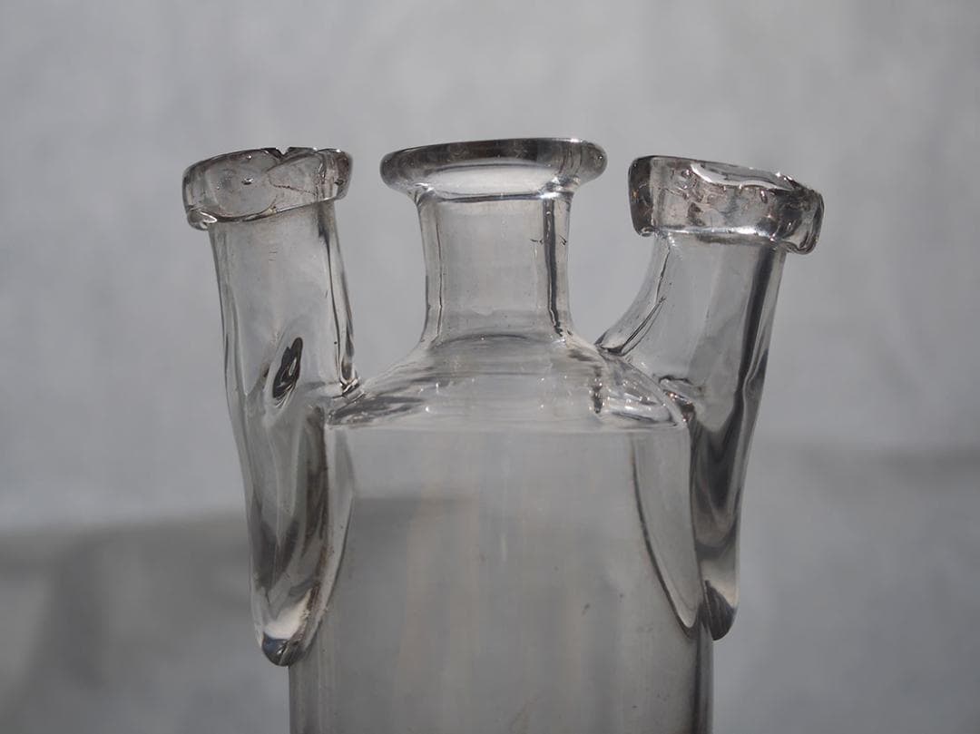 吹きガラスのフラスコ 三つ口瓶 硝子 ウルフボトル ウルフ瓶/K409