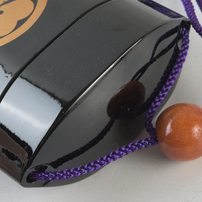 時代提げ物　黒漆　三つ葉葵蒔絵　印籠　薬入　根付　緒締め玉　C　9455