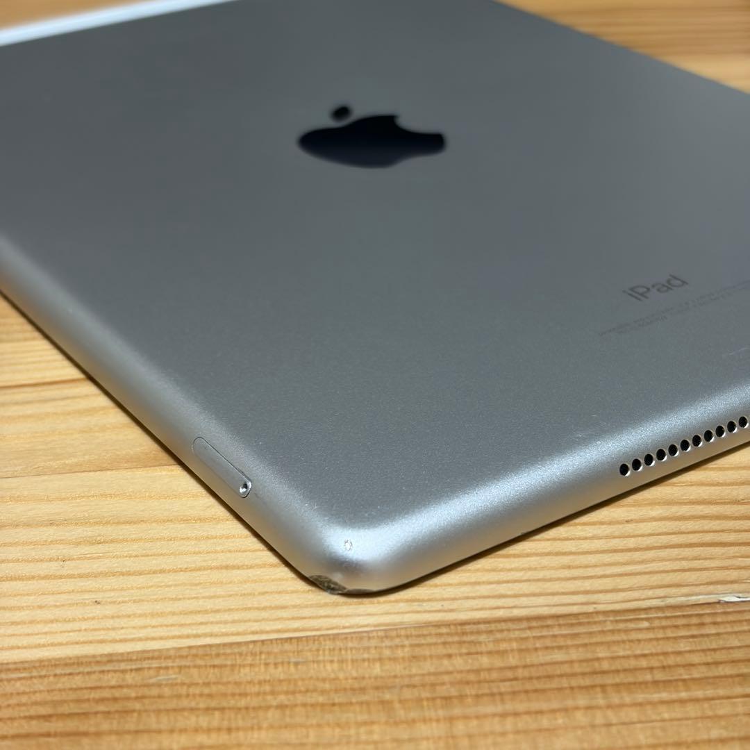 iPad 第五世代 32GB セルラーモデル 538011