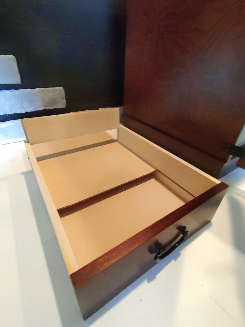 隠し収納あり！骨董品　戸棚　引き出し