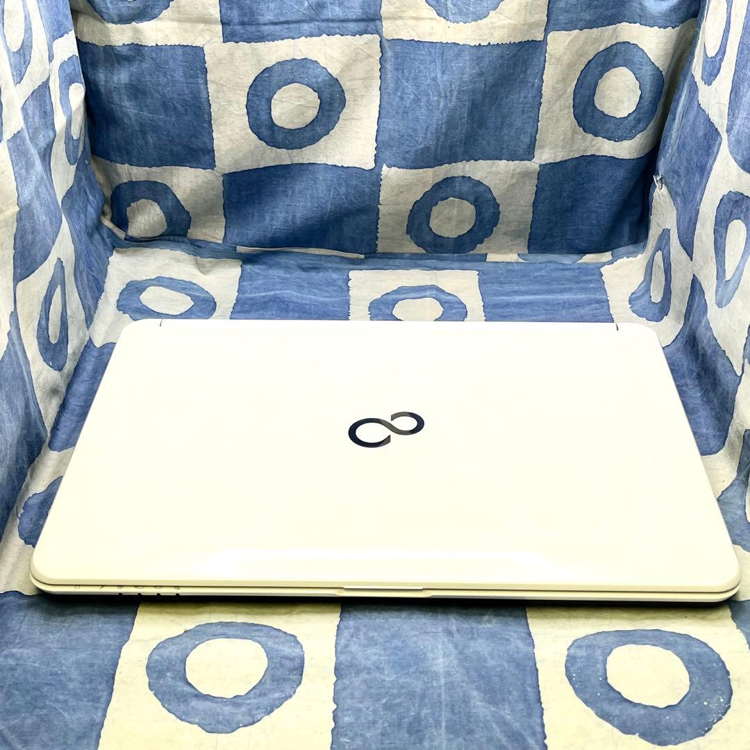 爆速SSD512GB☆i5☆人気白ノートパソコン♪ブルーレイ&カメラ！Win11