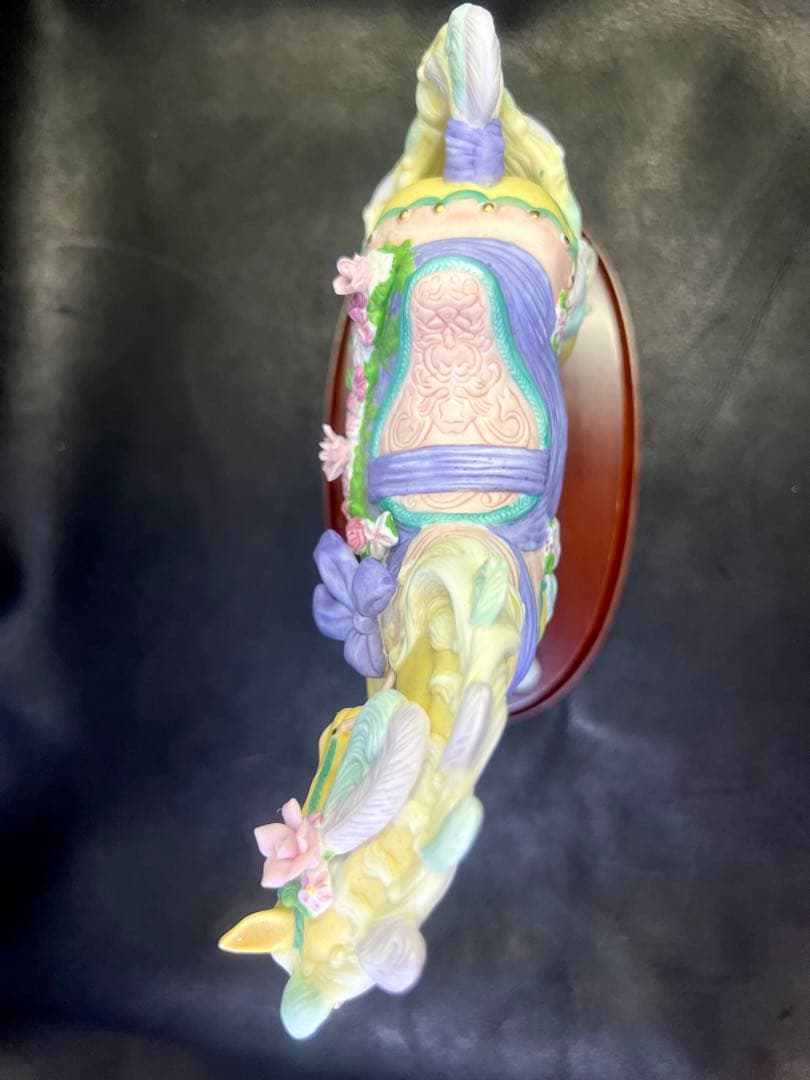 陶器製 馬の置物 花の装飾付き