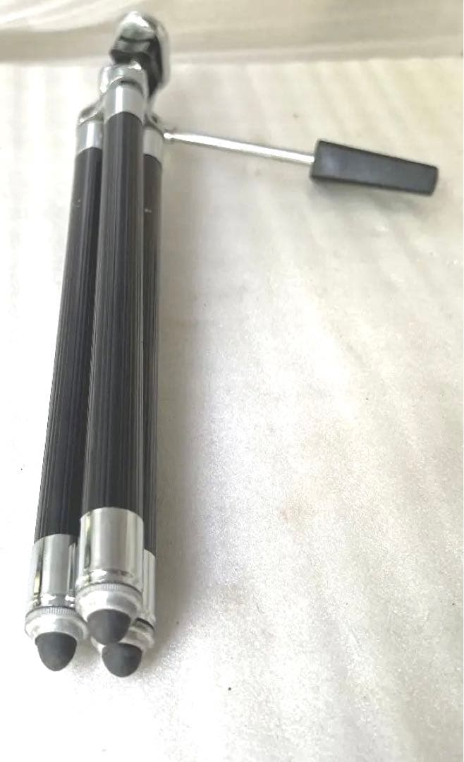 カメラ用伸縮三脚　高さ270mm〜1100mm