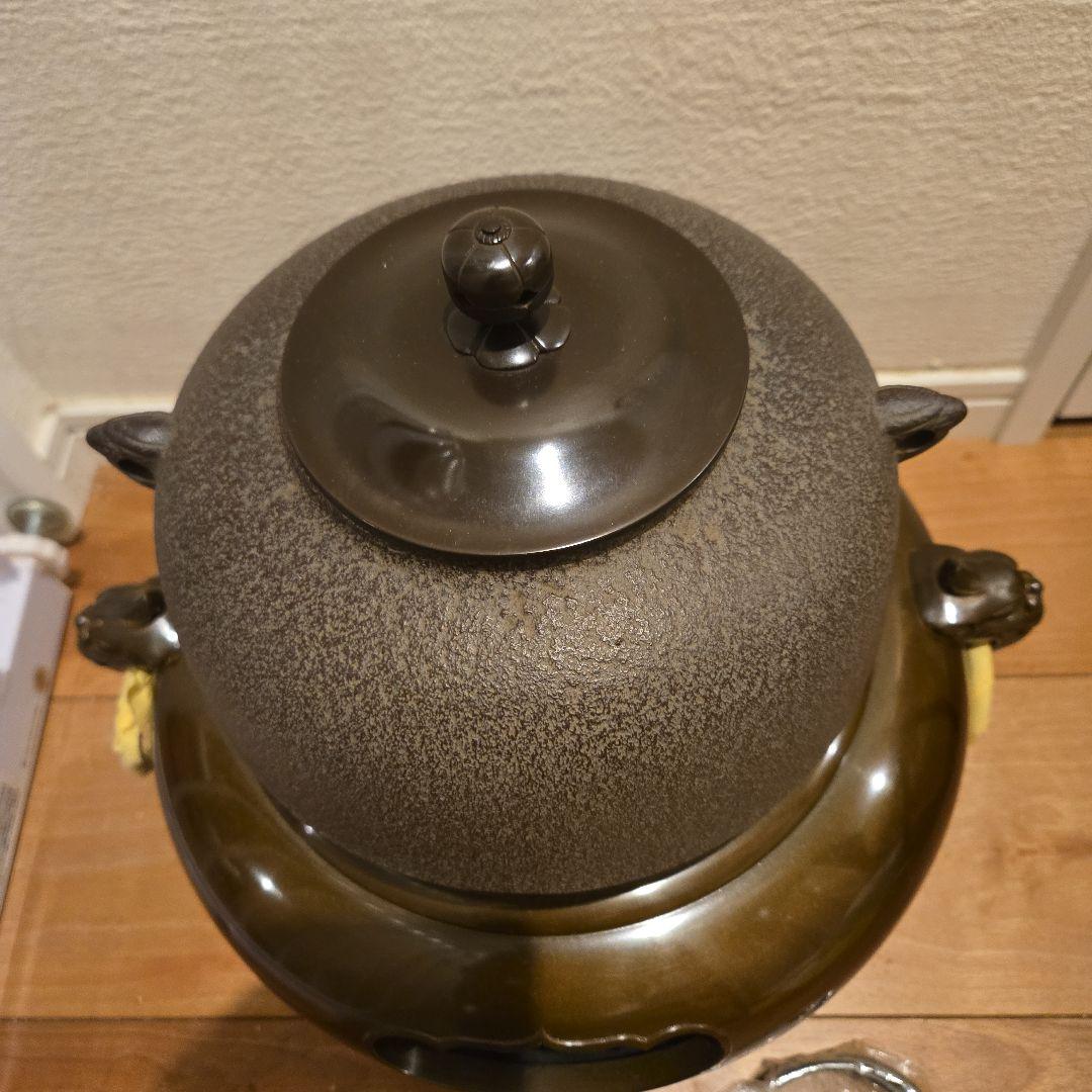 【新品・未使用】　釜師高橋敬典、風炉師秀峰作　唐銅鬼面風炉　平丸釜添　桐箱入