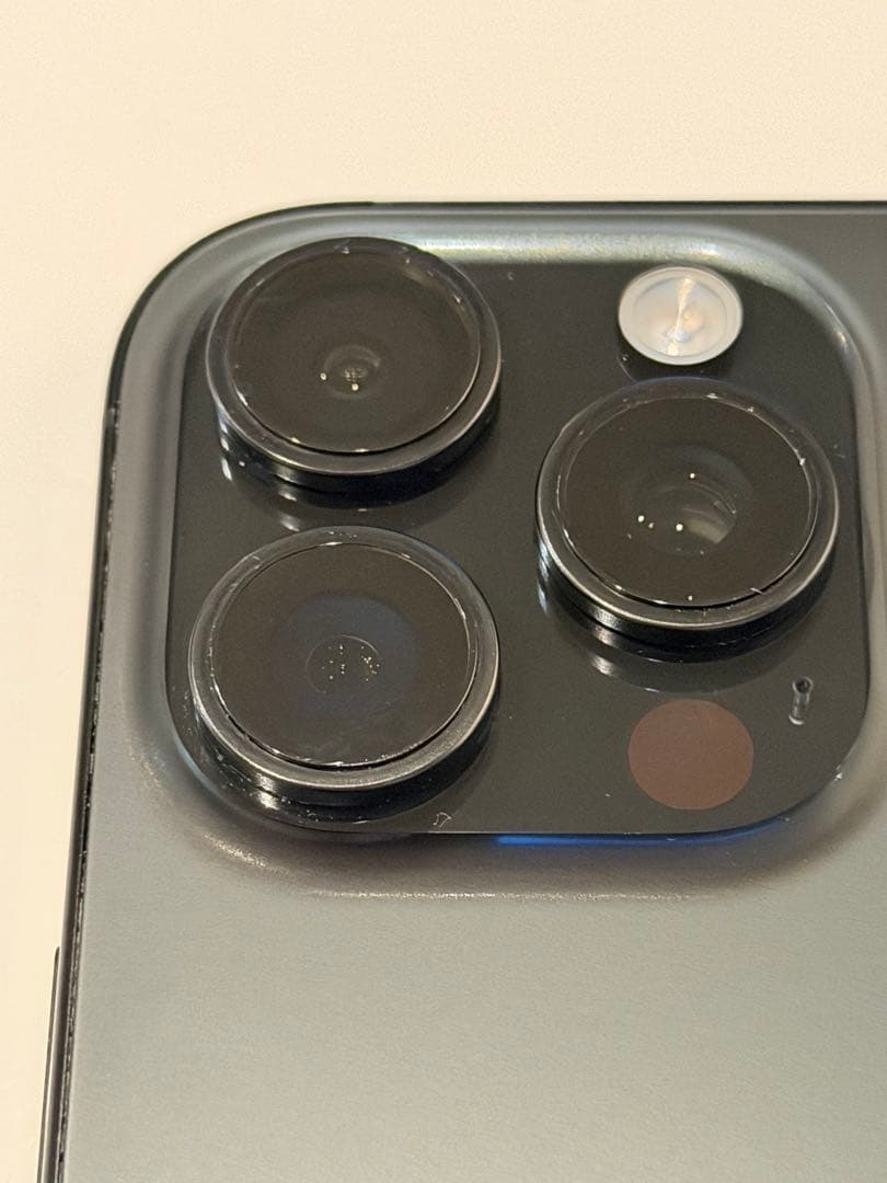 iPhone 16 Pro 256gb 画面上部小傷有り　ブラックチタン