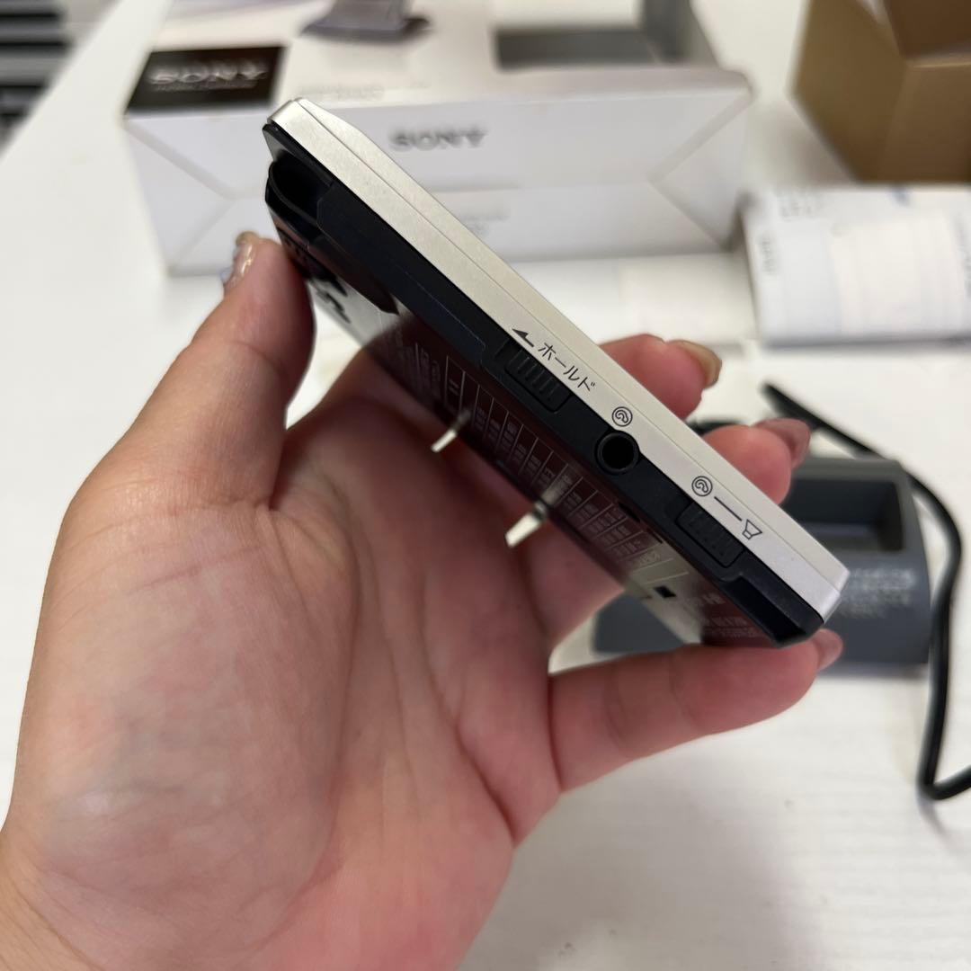 SONY FM/AM ポケッタブルラジオ ICF-R353