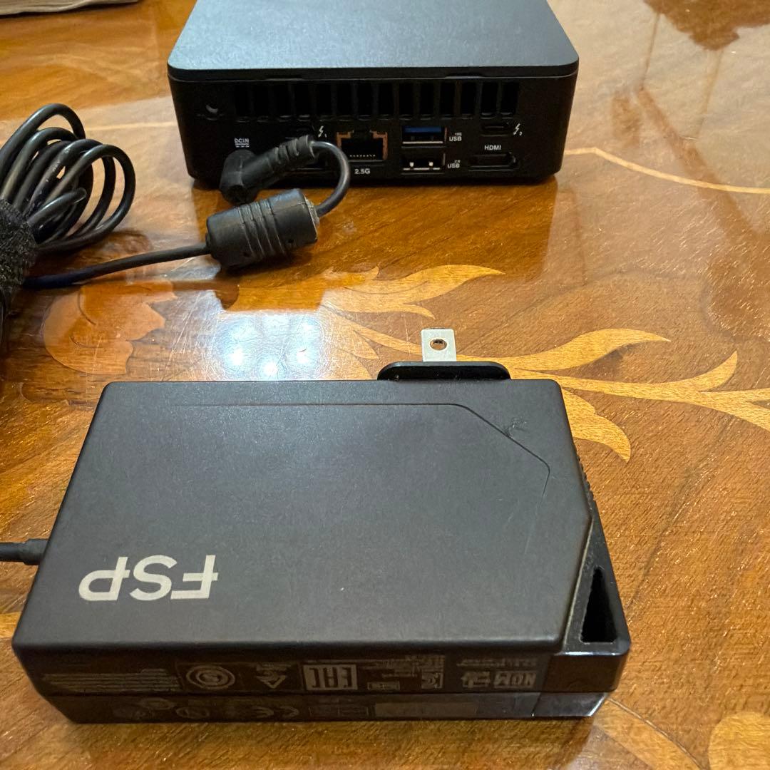 ASUS NUC ミニPC HDMI USBポート付き