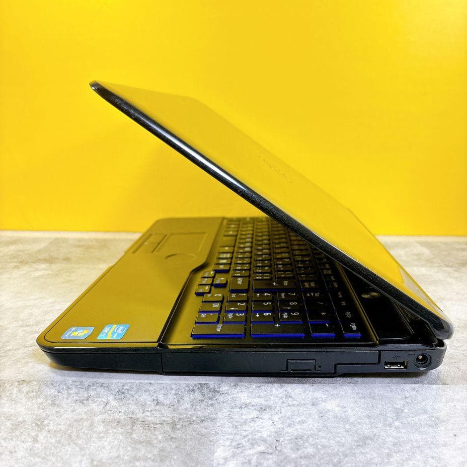 資料作成や動画視聴に❣すぐ使えるノートパソコン 黒 カメラ付き 大容量500GB