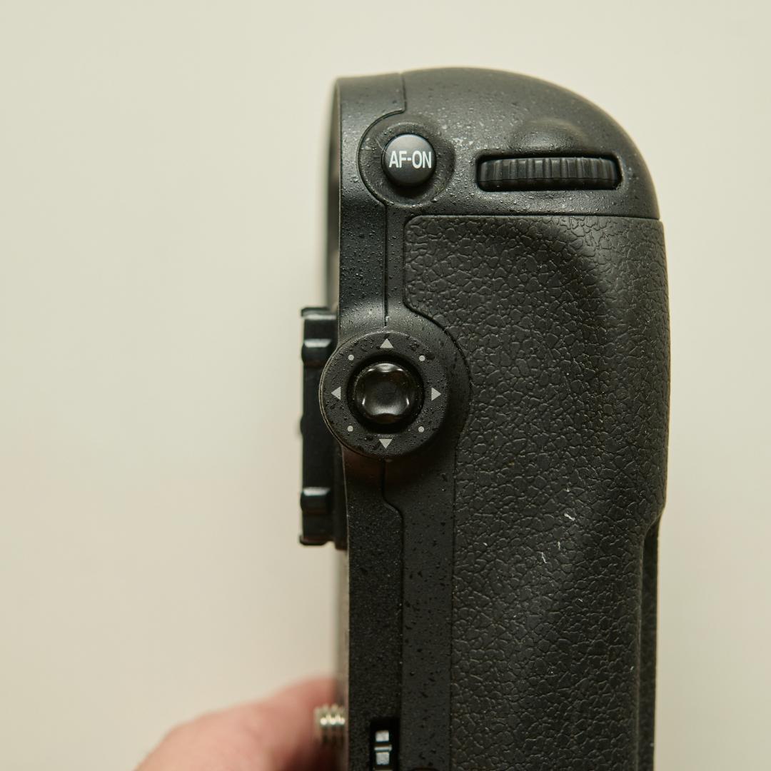 Nikon マルチパワーバッテリーパック MB-D12