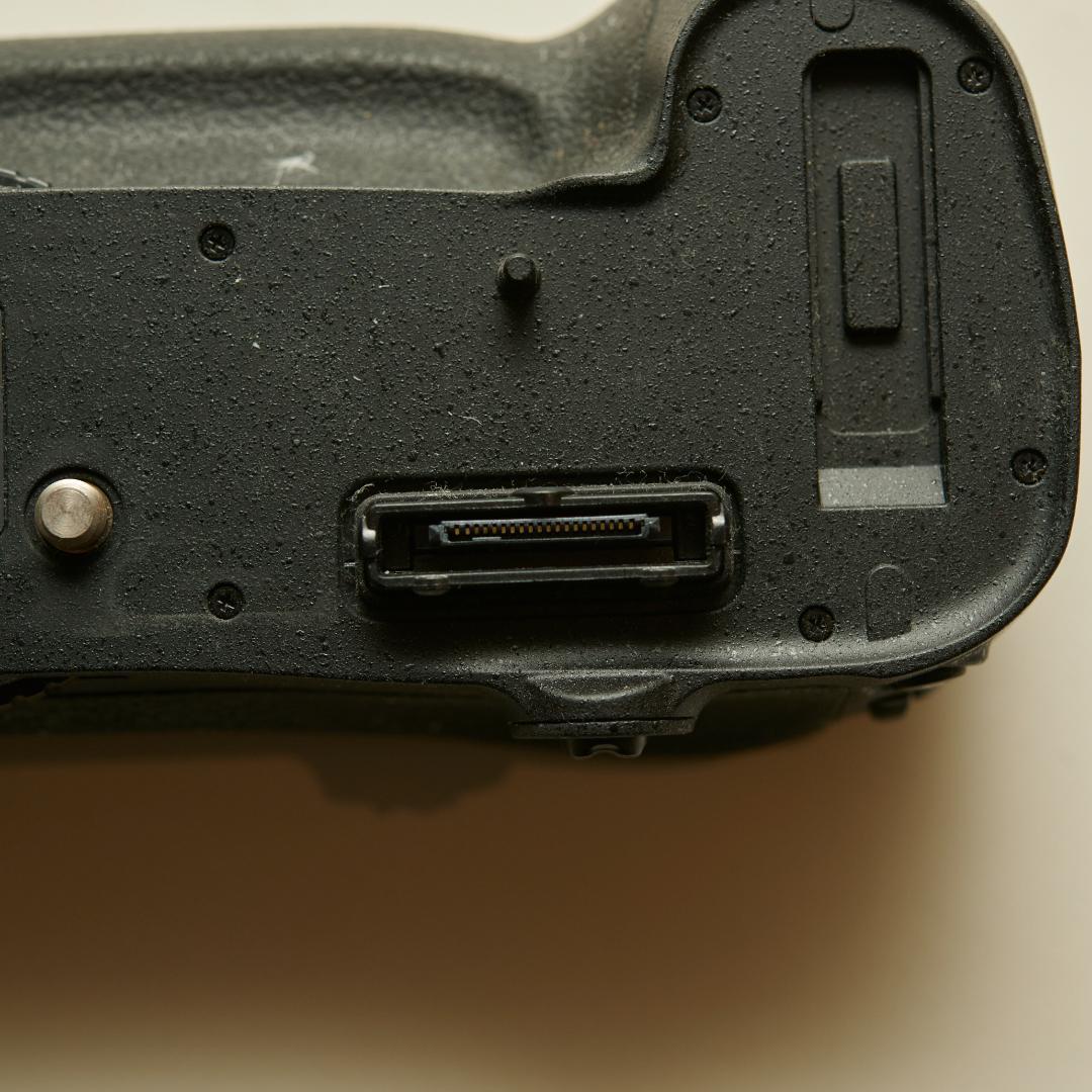 Nikon マルチパワーバッテリーパック MB-D12