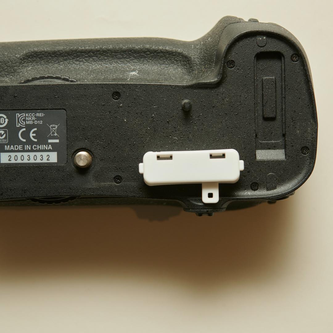 Nikon マルチパワーバッテリーパック MB-D12