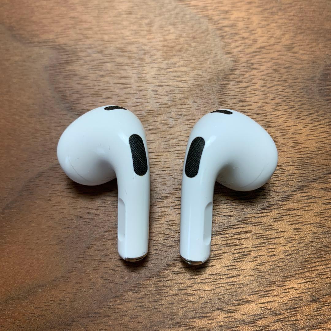 AirPods4 本体 ホワイト 充電ケース付き 左耳ややノイズあり