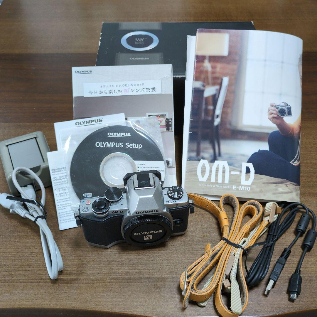 ショット数3194！OLYMPUS　OM-D E-M10シルバーボディのみ