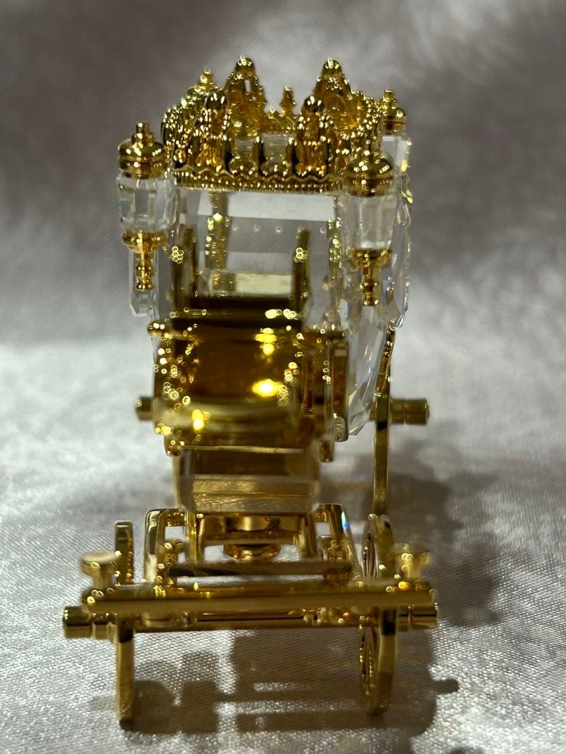 Swarovski クリスタル　馬車　ゴールド置物