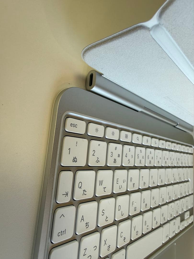 11iPad Pro（M5）用 Magic Keyboard ホワイトほぼ新品