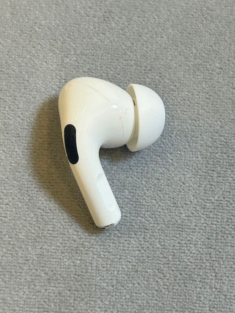 AirPodsPro本体 ホワイト ブラックケース付き