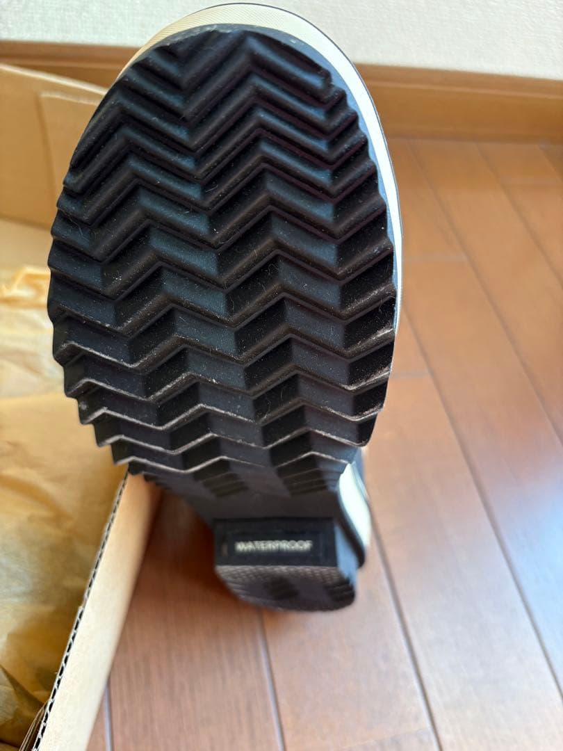 新品　SOREL 防水ファー付きレースアップブーツ
