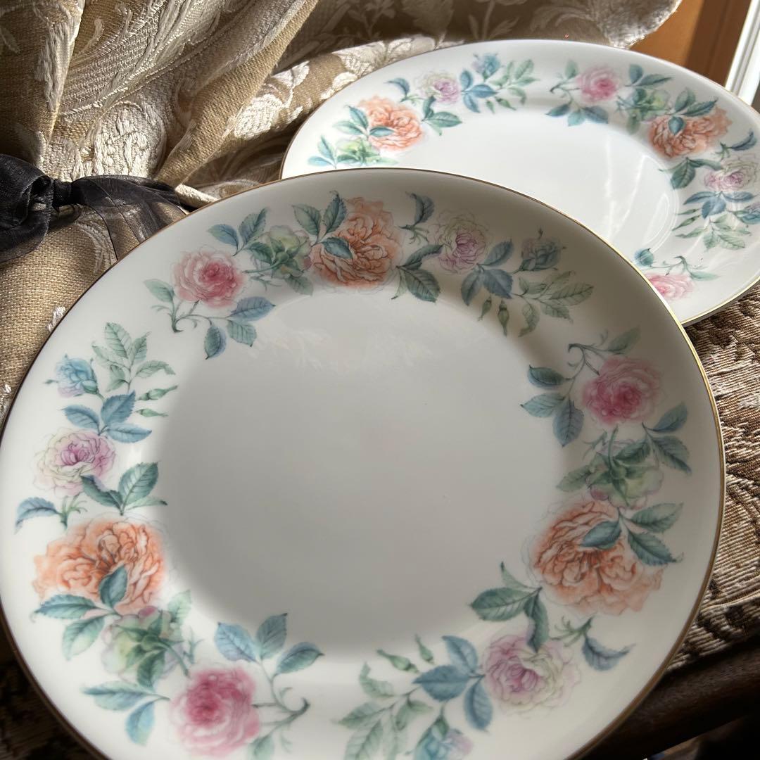  MistRose ──静かな英国の春を閉じ込めたプレート 2枚