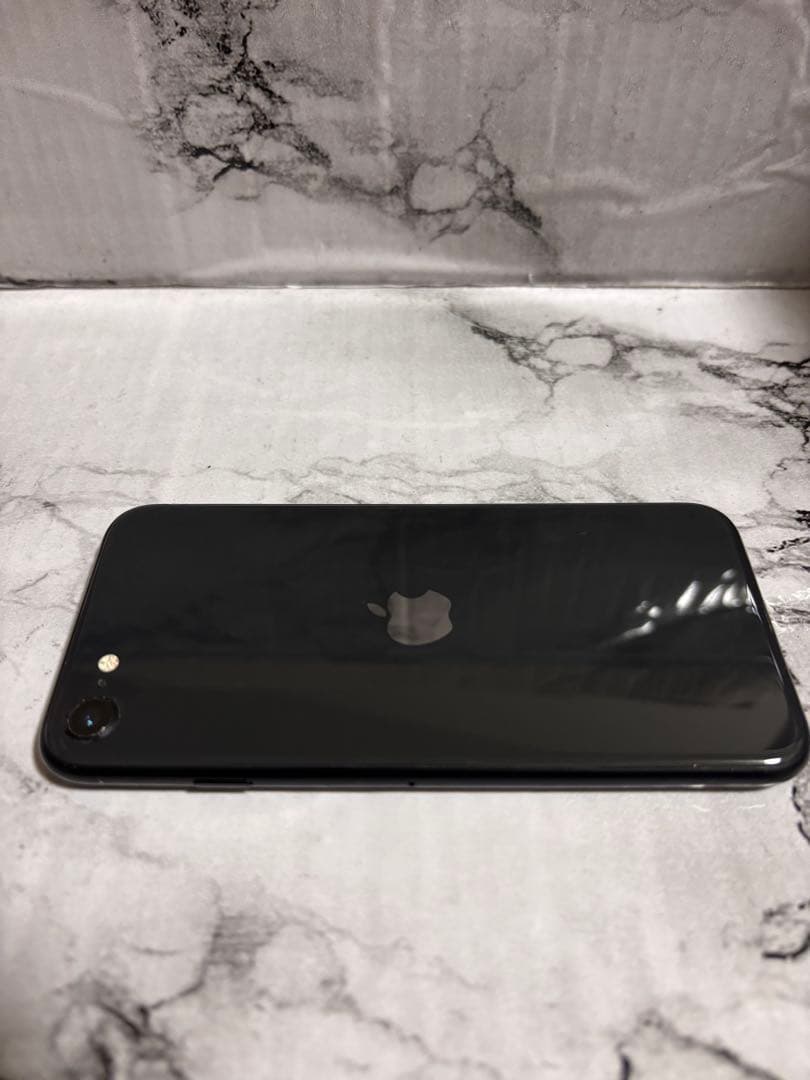 【送料無料✨】iPhoneSE2 本体ブラック 128GB SIMフリー本体