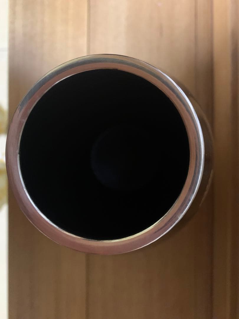 花瓶　木箱付き 菊の紋章入り 金色の鶴装飾の陶器花瓶 （勲章受賞記念）