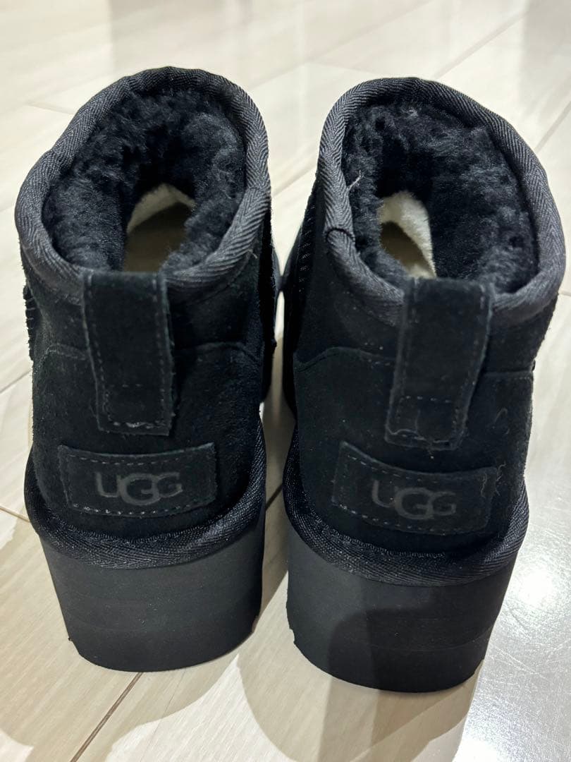 靴 Classic Ultra Mini Platform