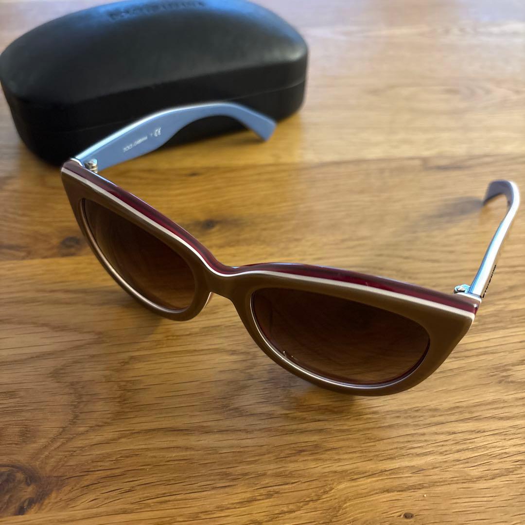 Dolce & Gabbana ブラウン キャットアイ サングラス