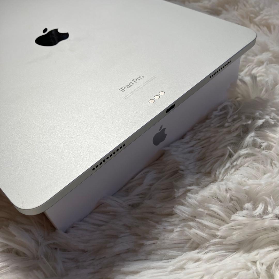 【早い者勝ち】iPad Pro 12.9第6世代 128GB 【すぐ発送】