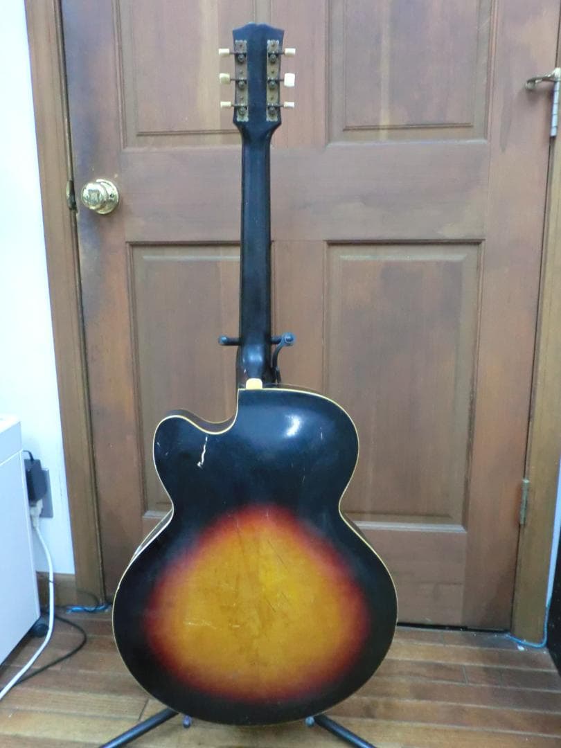 Hawaii guitar　アーチトップ・ピックギター・フルアコ