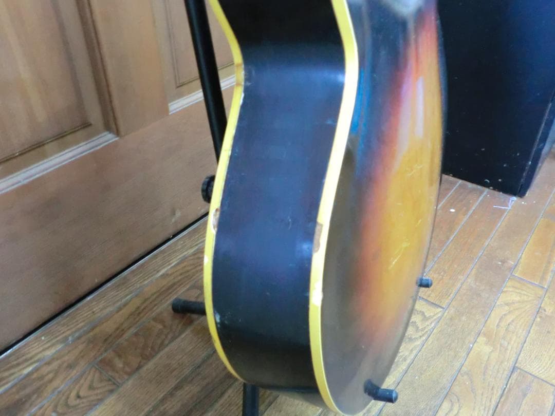 Hawaii guitar　アーチトップ・ピックギター・フルアコ