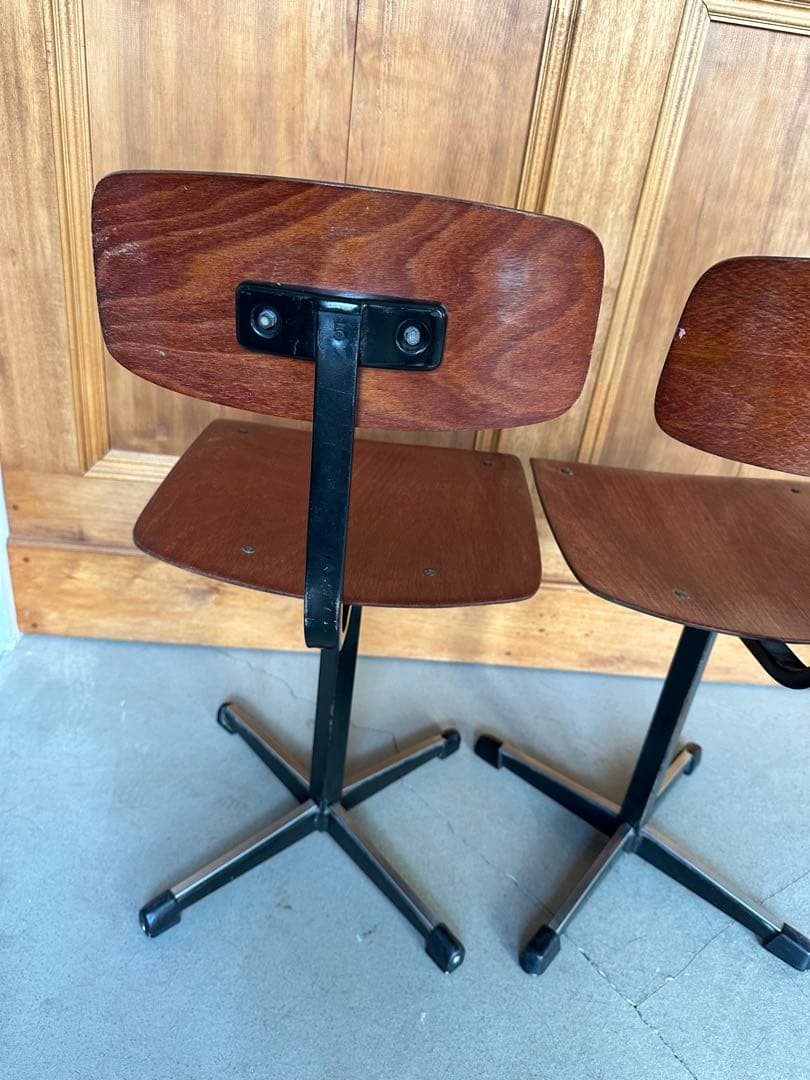 今が買い。値下げしました！ ヨーロッパアンティーク木製2脚セット