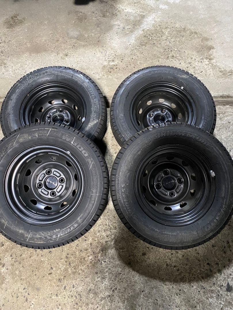 ブリヂストンスタッドレスタイヤ　145-80-12　4本