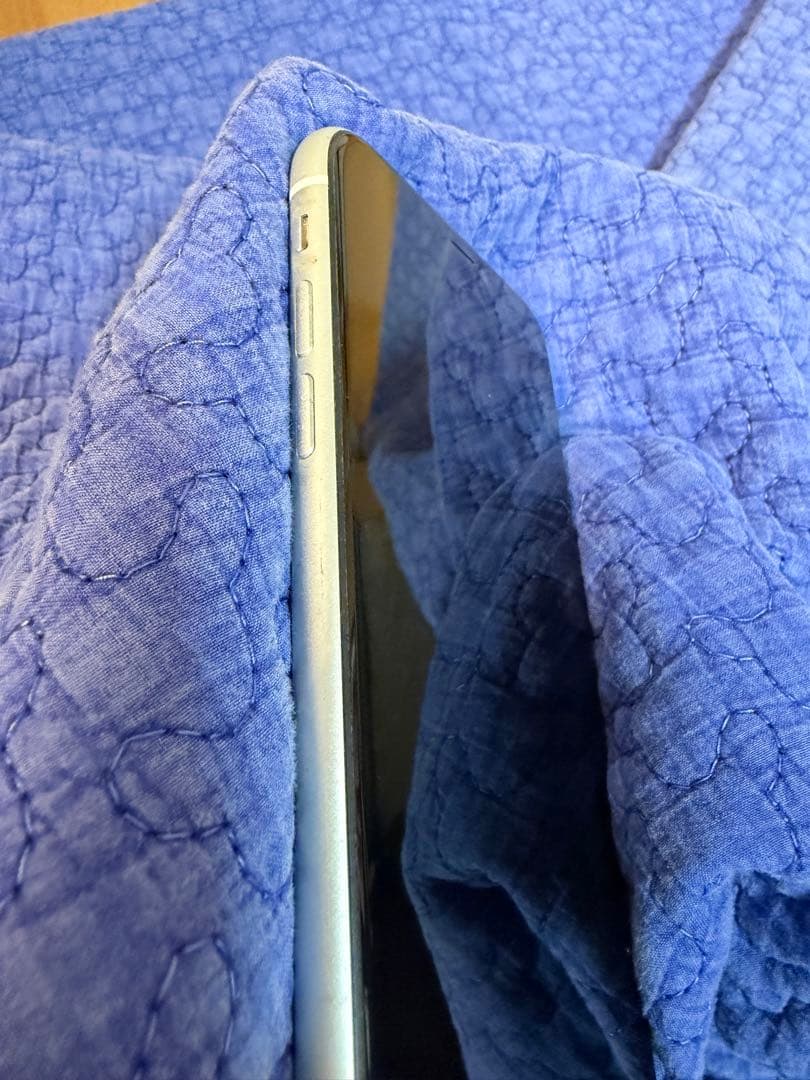 m*i様 iPhone XR 美品 128GB ホワイト 本体 新品ガラスフィル