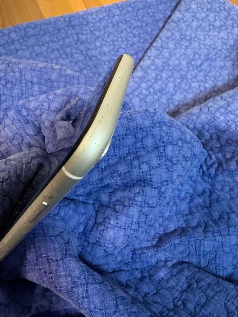 m*i様 iPhone XR 美品 128GB ホワイト 本体 新品ガラスフィル