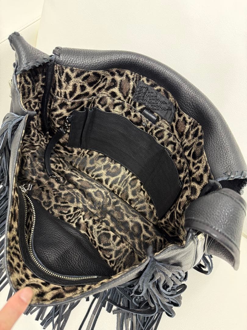 フリンジ付きブラックバッグ