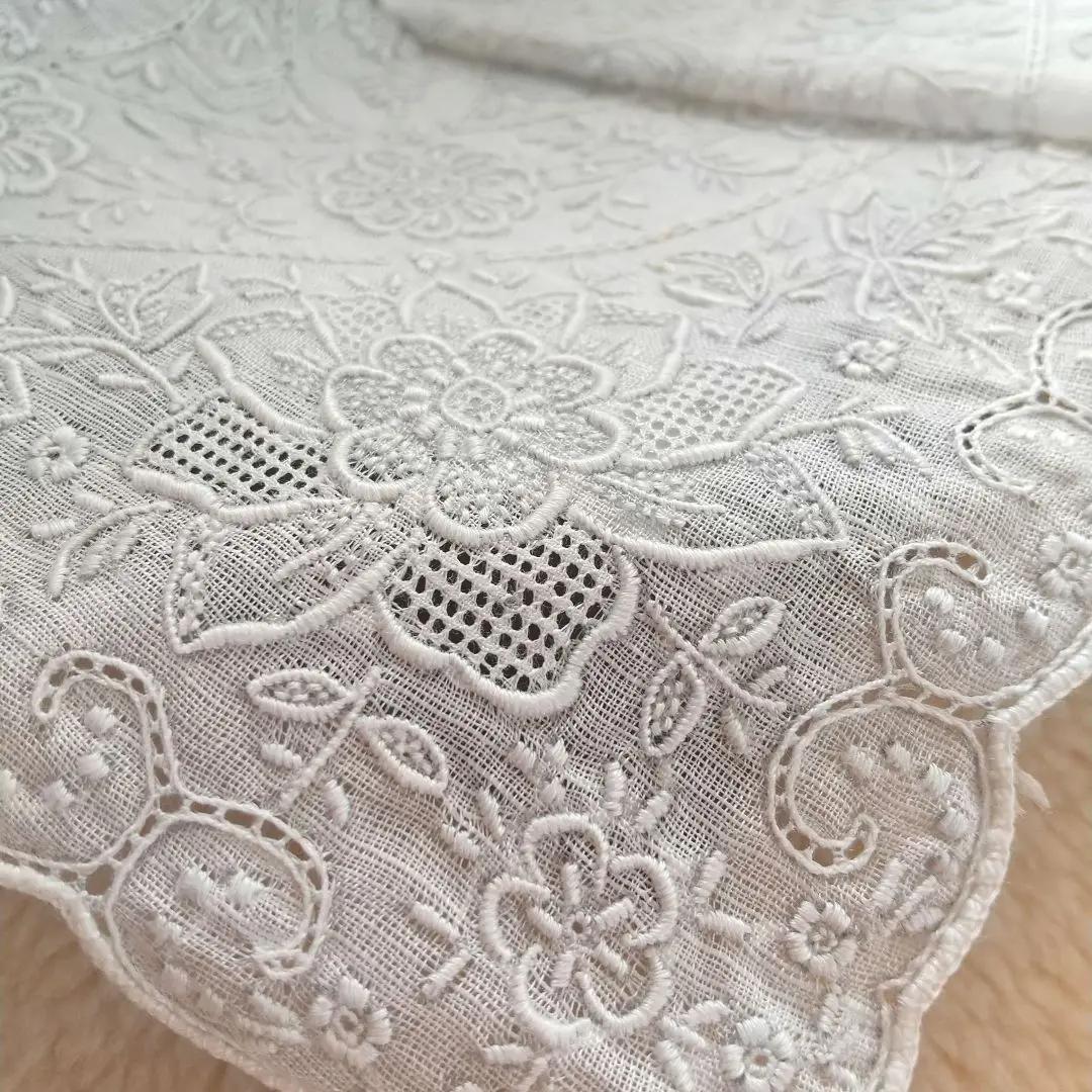 【新品】スワトウ　汕頭　刺繍ハンカチ　工芸品　美しい植物柄　透か