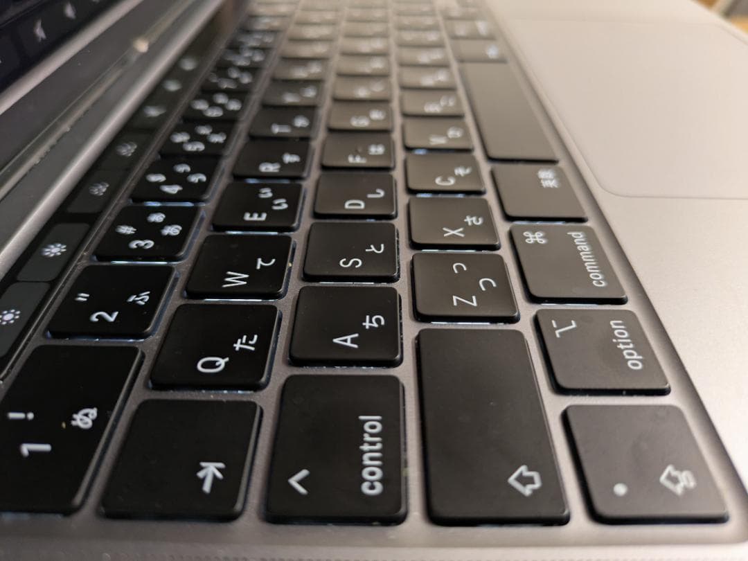 A2338 macbook pro　1台