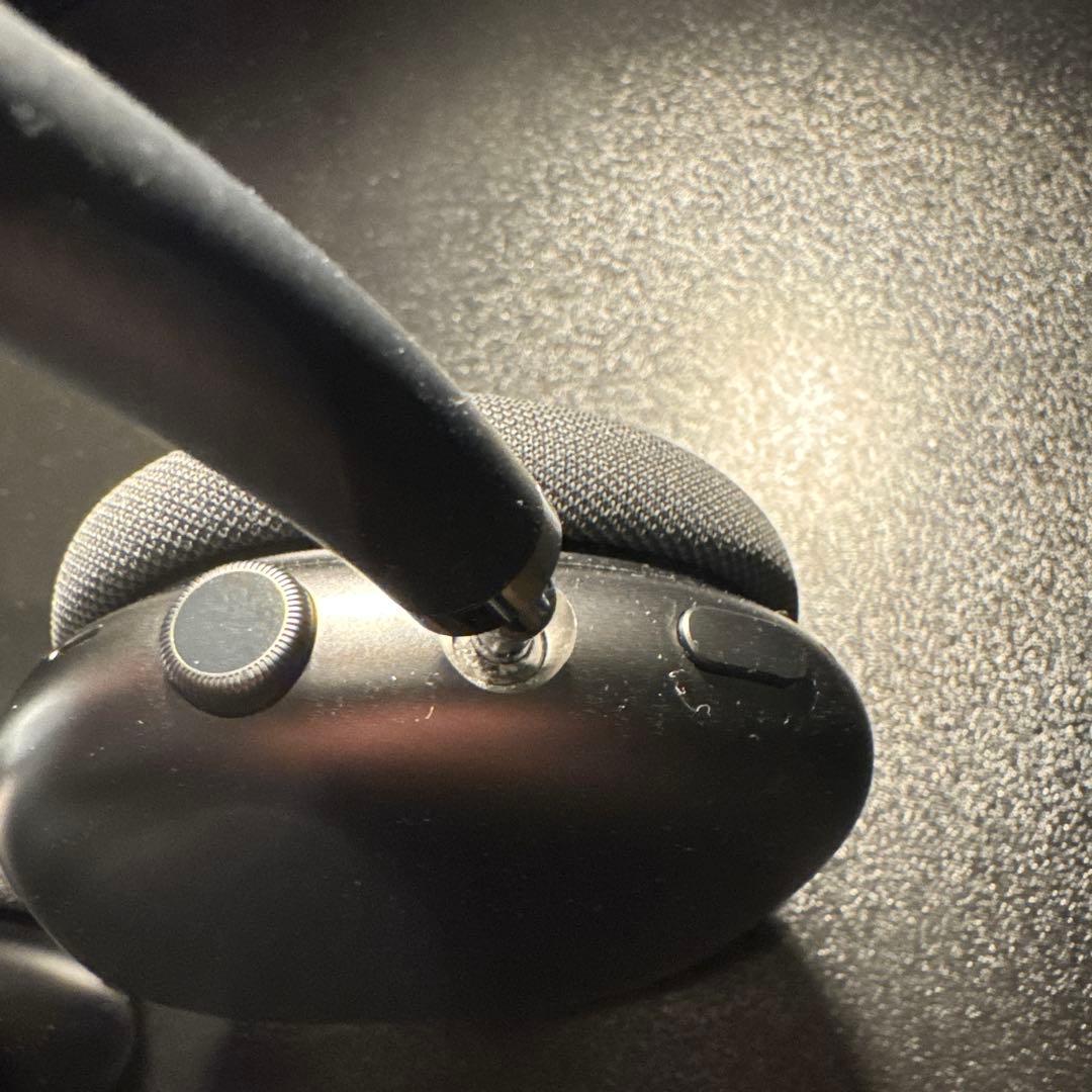 AirPods Max スペースグレイ　英雄巨人タイタス