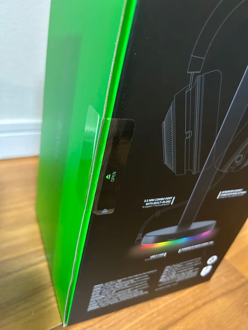 ヘッドホン Razer Kraken V4 Pro & Base Station