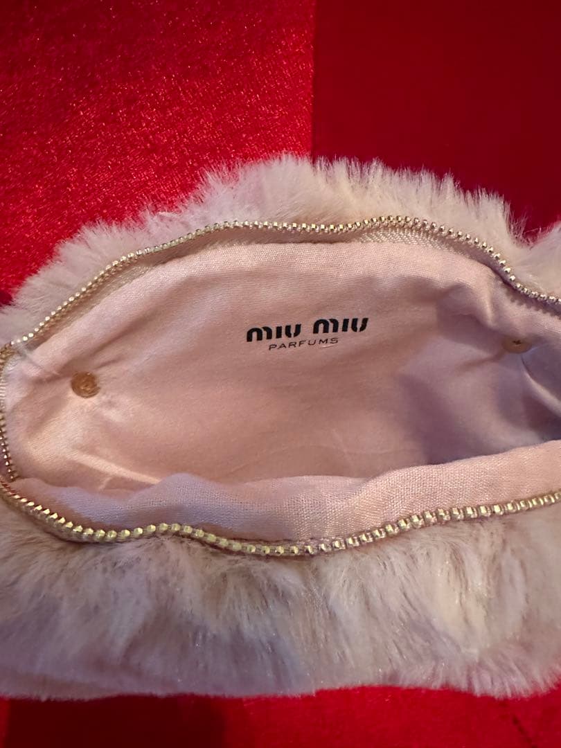 新品 Miu Miuノベルティ パール付き ファーチェーンバック