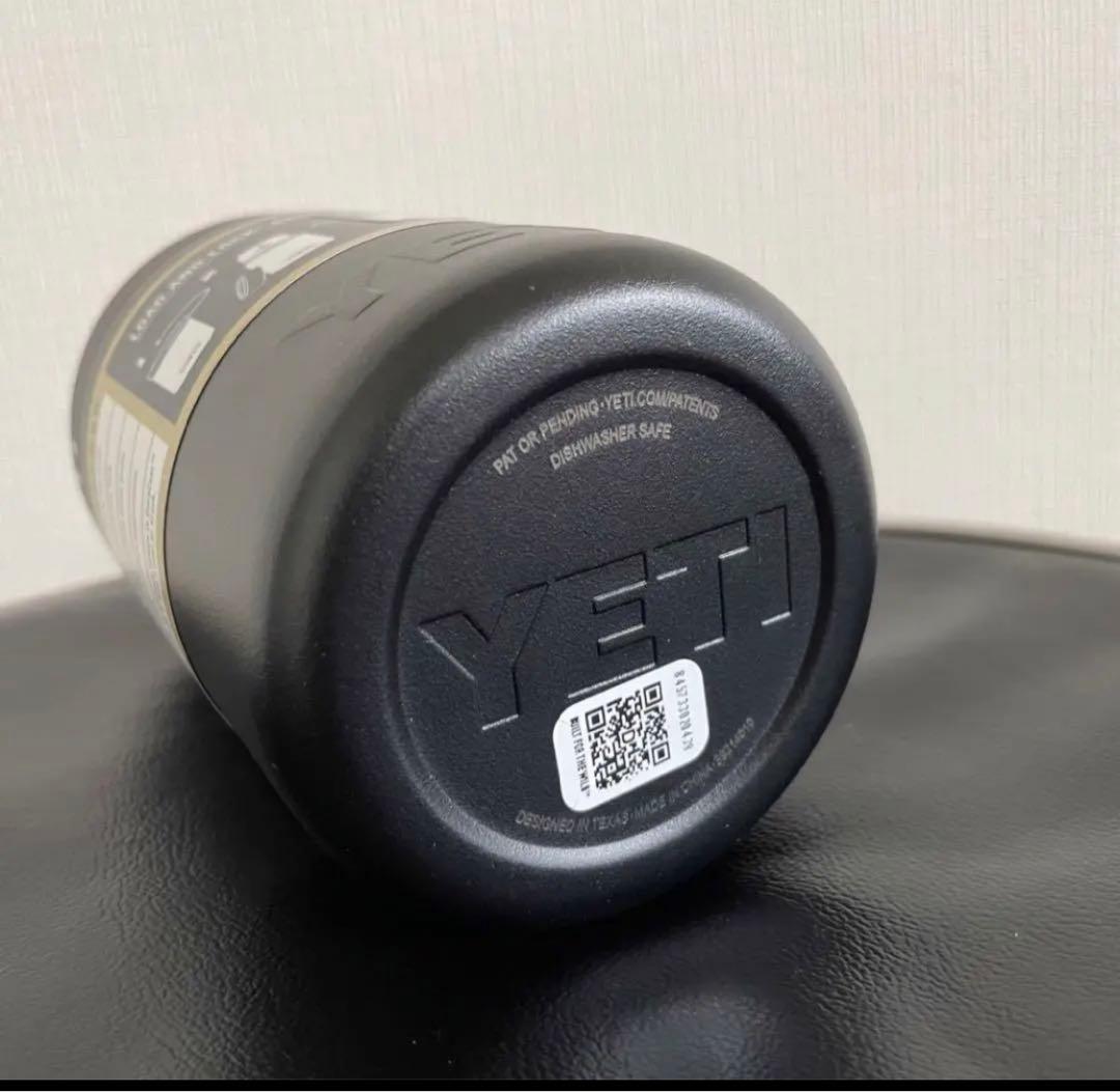 新品YETI ランブラー 黒 保冷保温缶ホルダー 12oz 350ml
