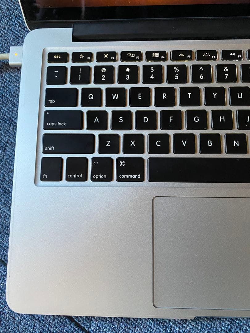 r*a様 MacBook Pro 2015 16G 256G 画面美品