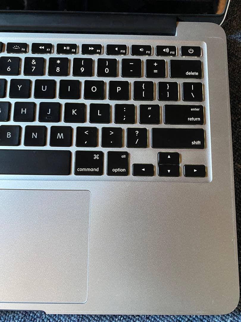 r*a様 MacBook Pro 2015 16G 256G 画面美品